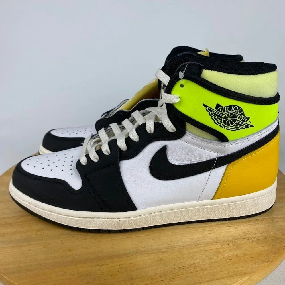 Jordan 1 Retro High OG Mens Size 10‎ Volt Gold Black White 555088-118 Sneakers